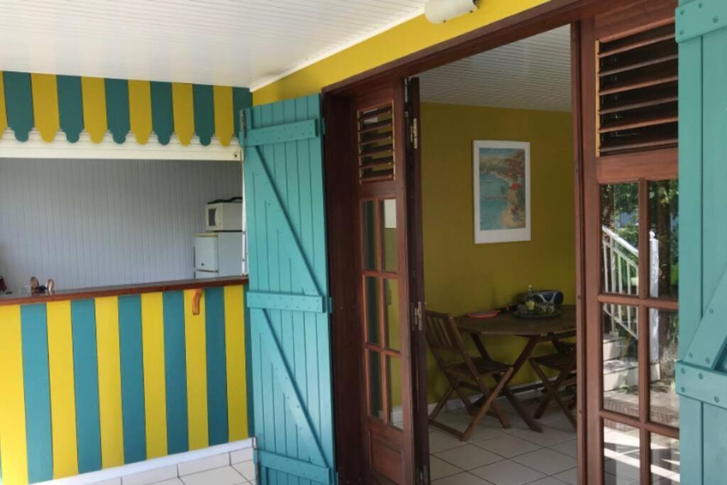 Case A Lili, Joli Bas De Villa Face A La Mer. Terre-De-Haut Exterior photo